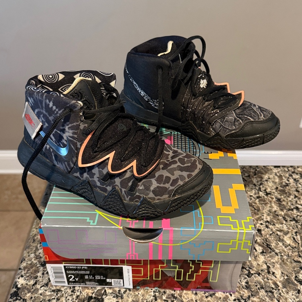 Nike KYBRID Kids Black/Atomic Pink